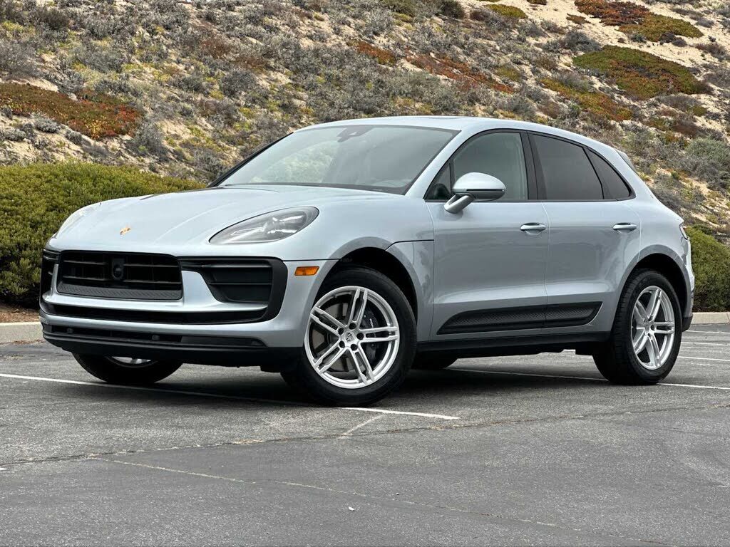 2025 PORSCHE Macan