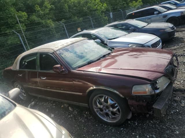 2003 LINCOLN Town Car