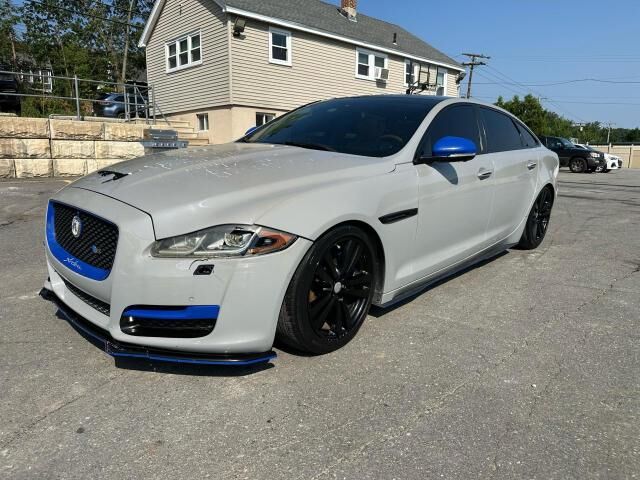 Jaguar XJ