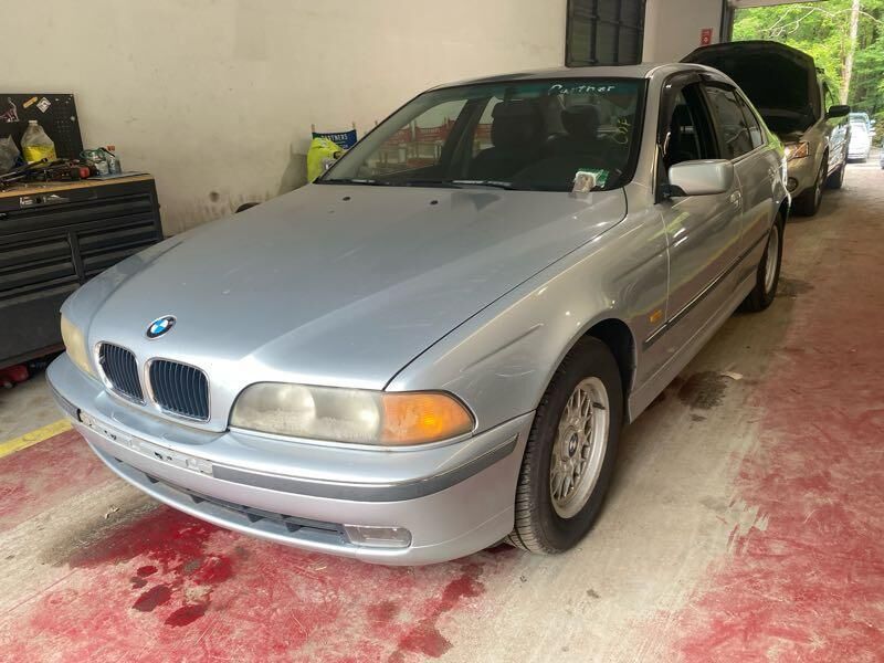 BMW 528i