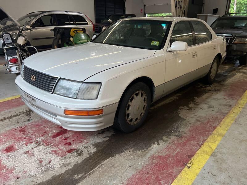 Lexus LS