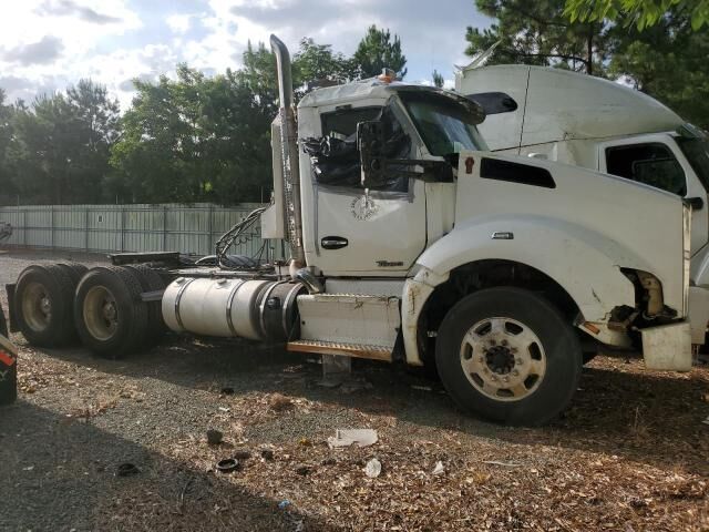 2016 KENWORTH T880