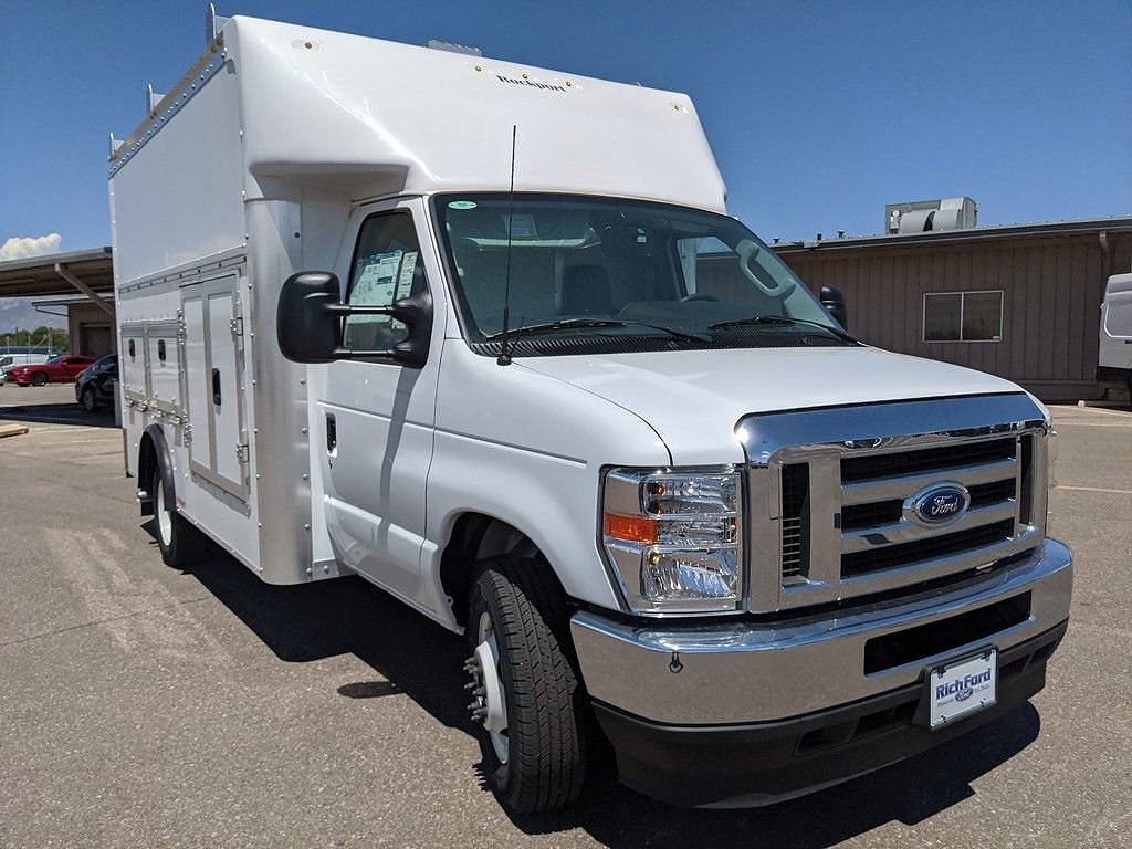 2025 FORD E-350