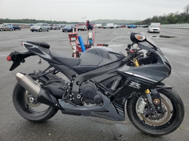 2025 SUZUKI GSX-R750