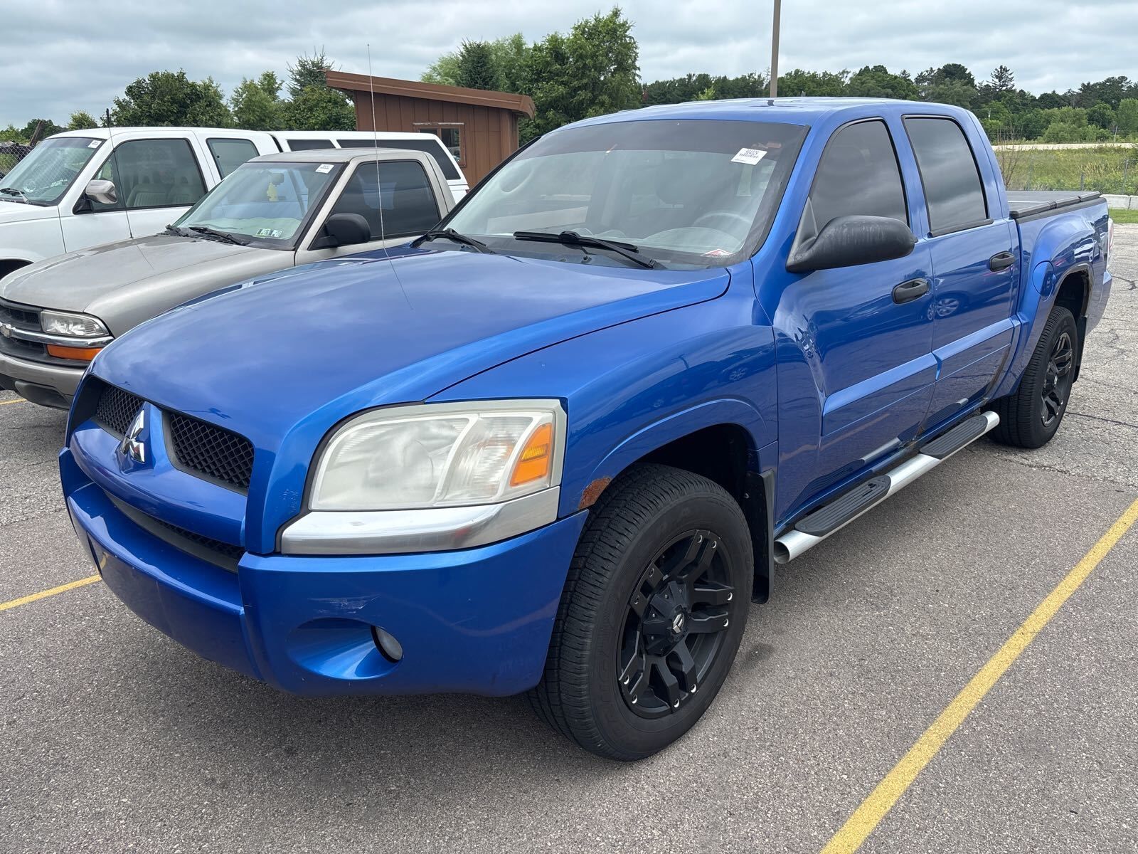 Mitsubishi Raider