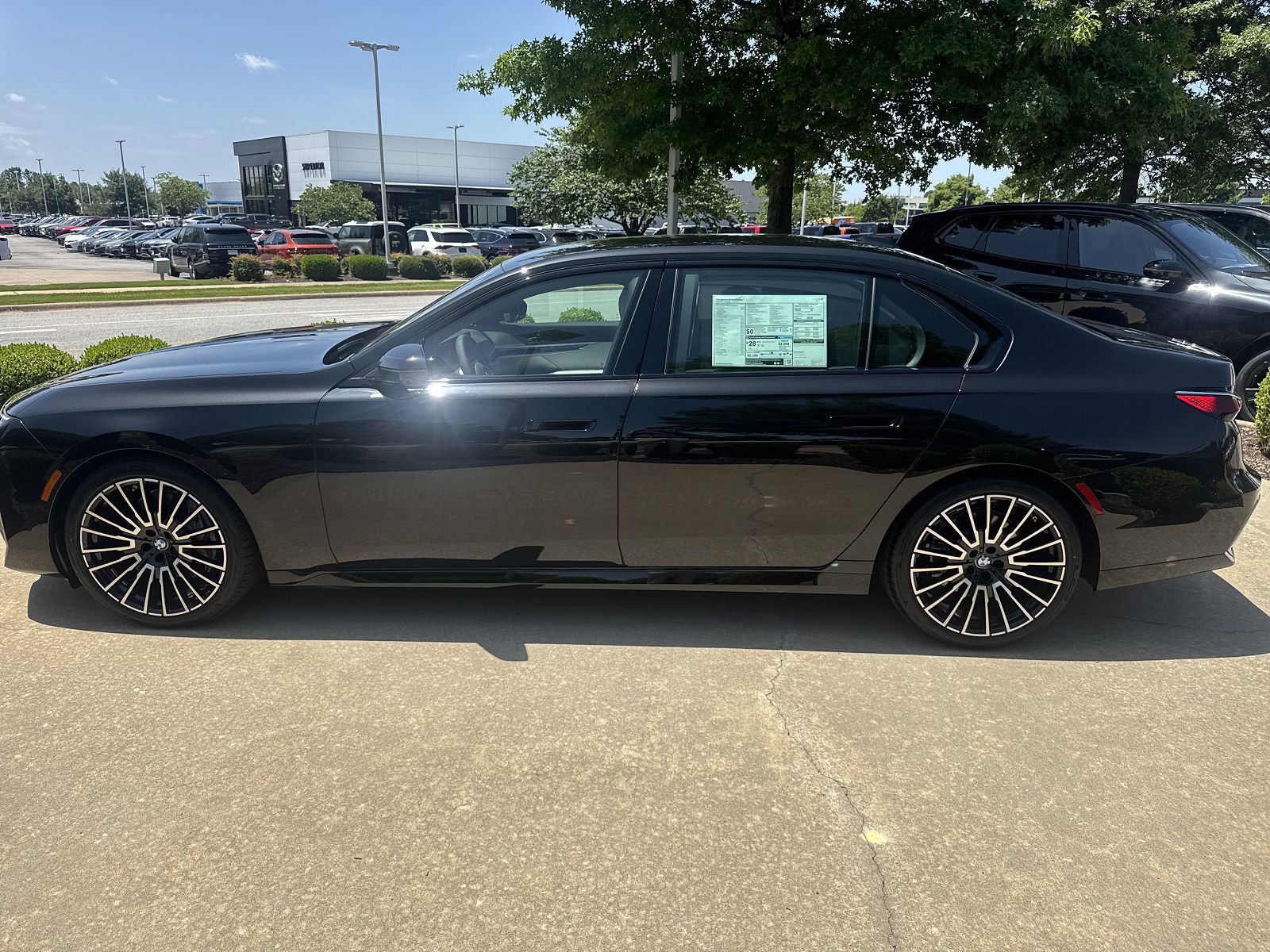 2025 BMW 740i
