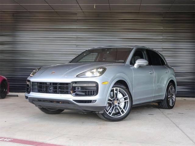 2022 PORSCHE Cayenne
