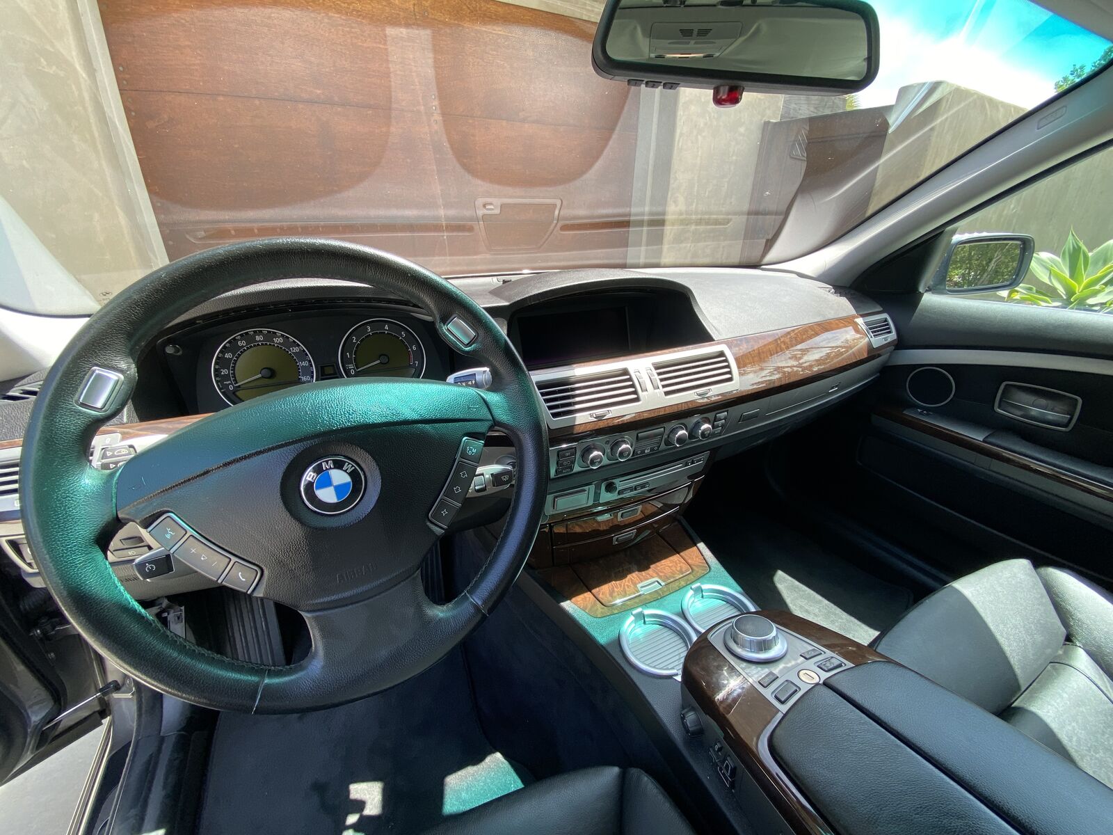 BMW 750i