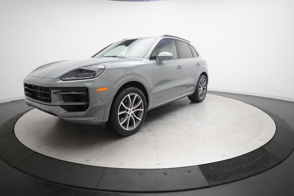 2025 PORSCHE Cayenne