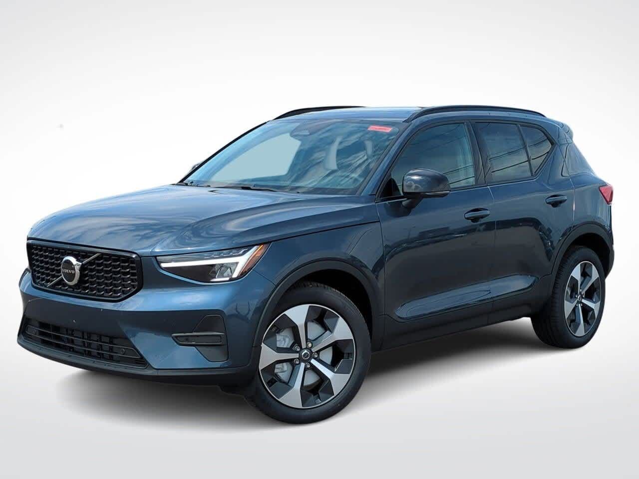 2026 VOLVO XC40
