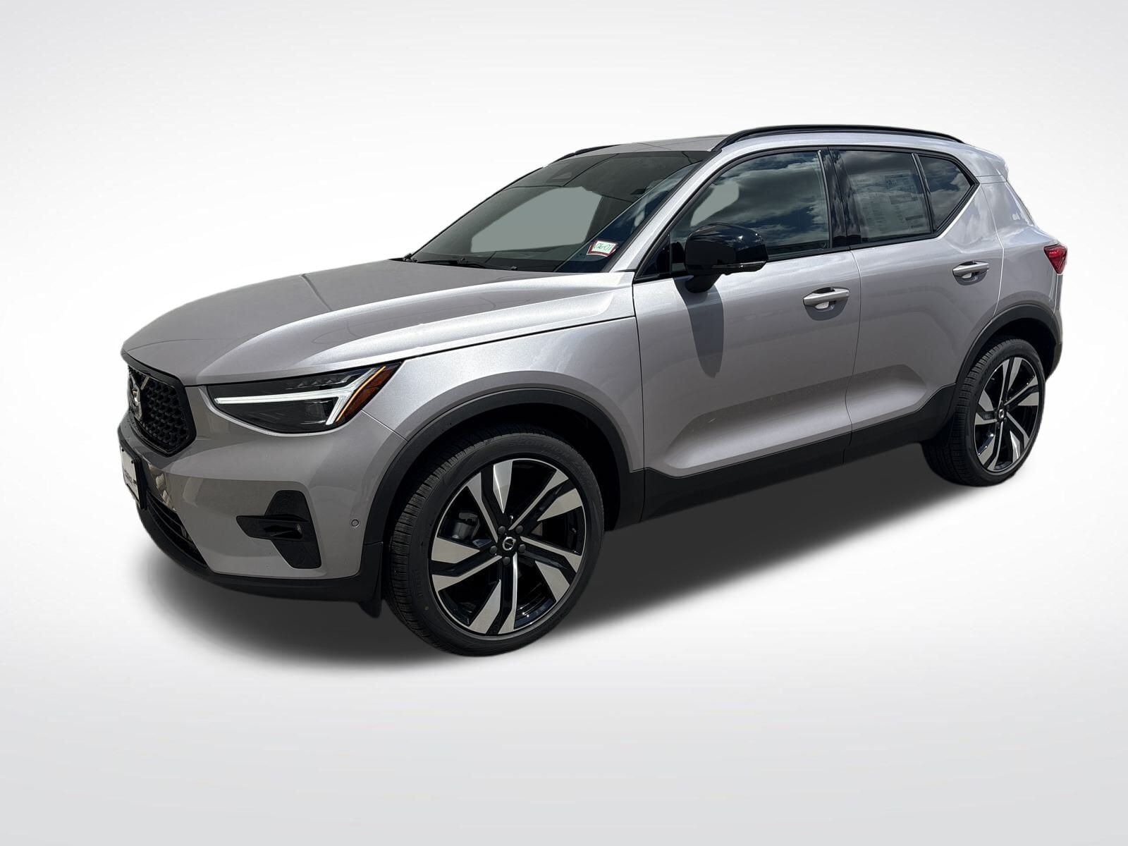 2026 VOLVO XC40