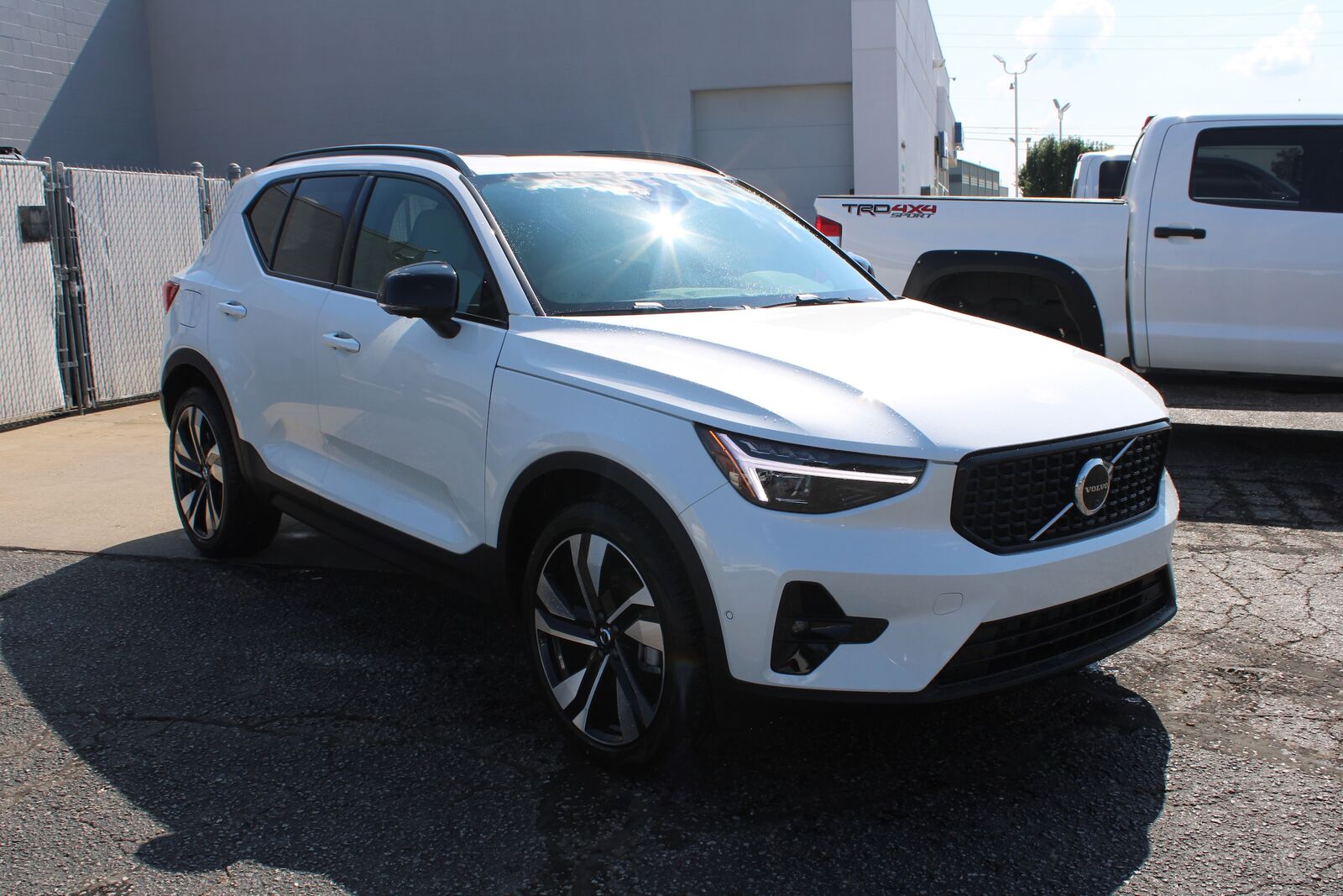 2026 VOLVO XC40