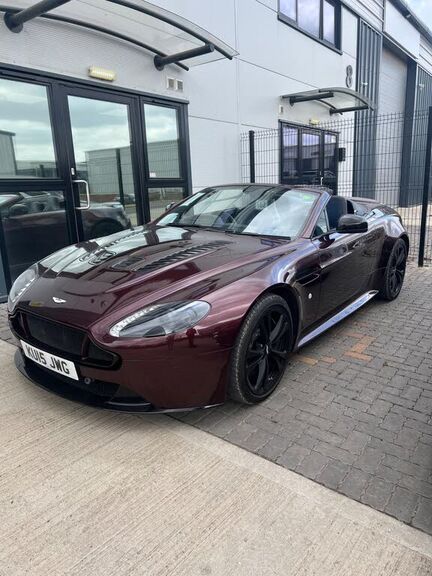 Aston Martin V12 Vantage