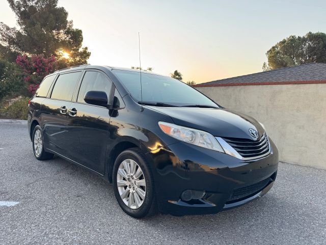 2014 TOYOTA Sienna
