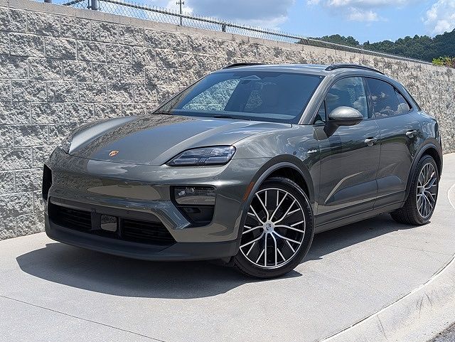 2025 PORSCHE Macan