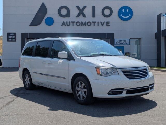 2012 CHRYSLER Town and Country