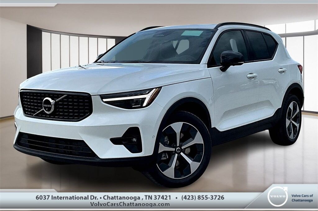 2026 VOLVO XC40