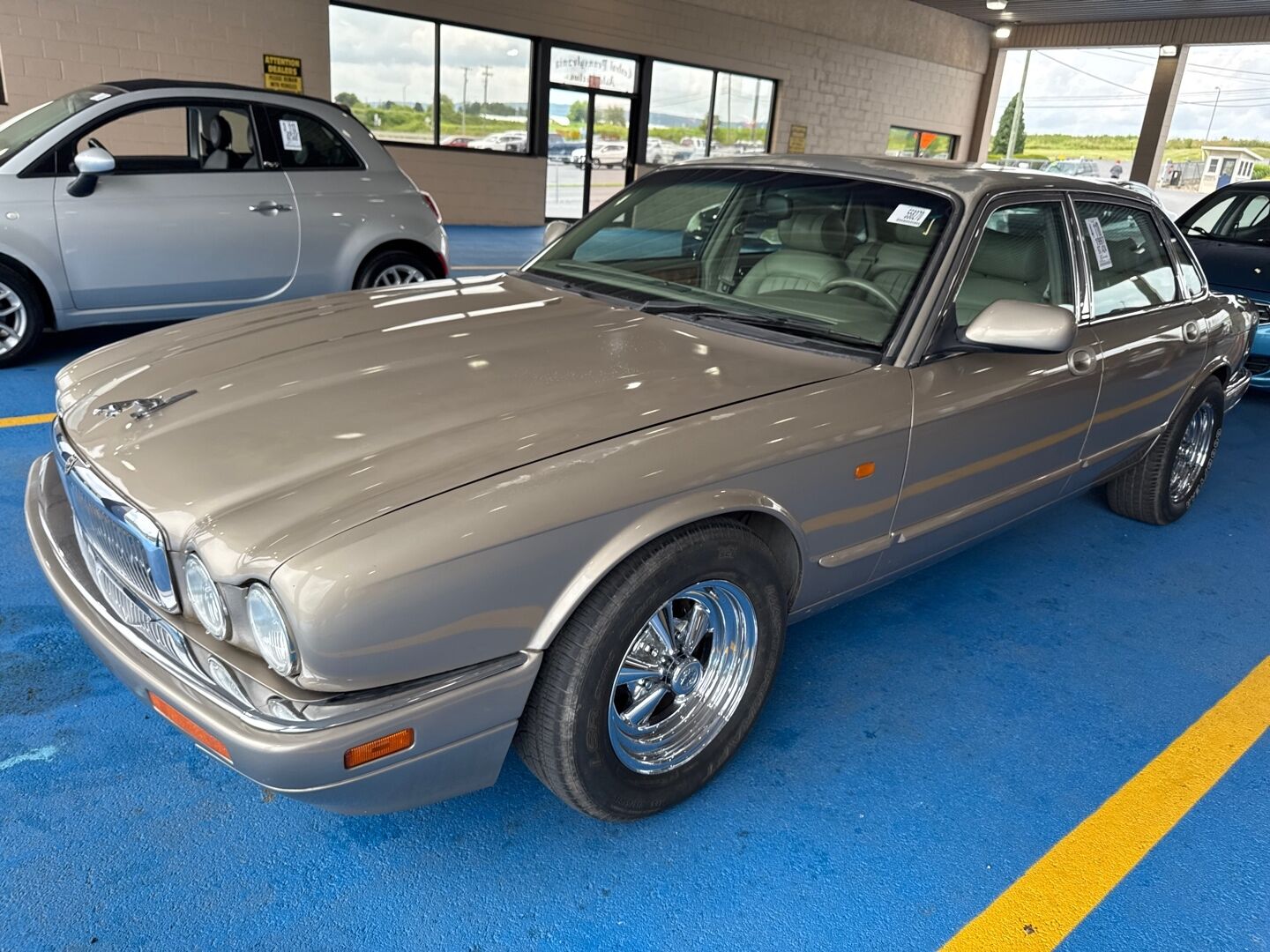 Jaguar XJ6