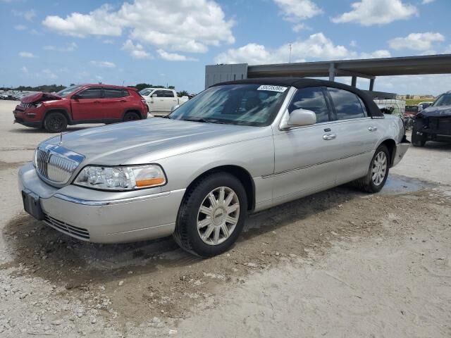 Lincoln Town Car