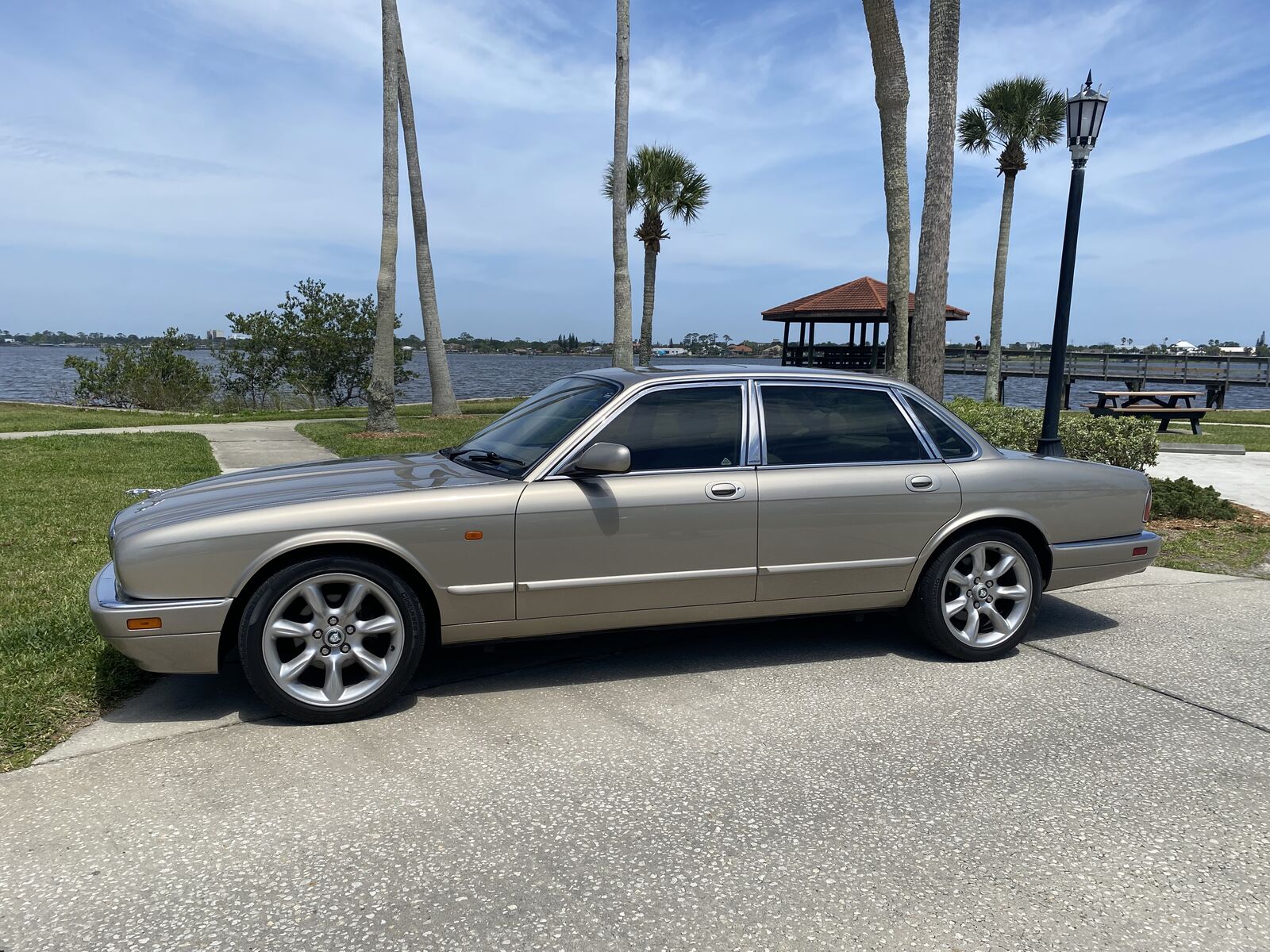 Jaguar XJ6