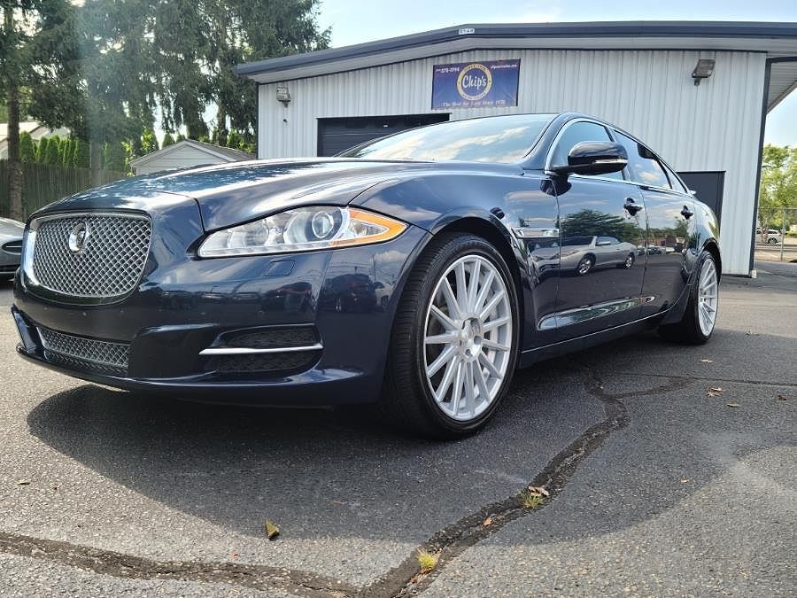 Jaguar XJ