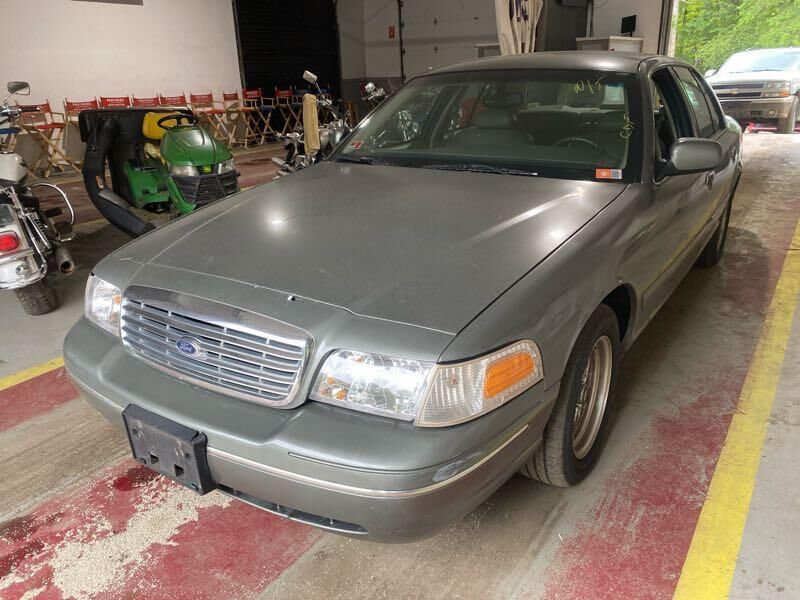 Ford Crown Victoria