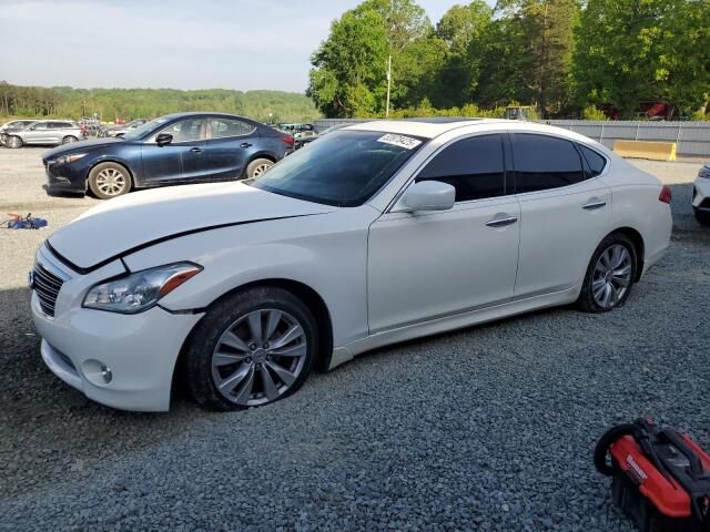Infiniti M56