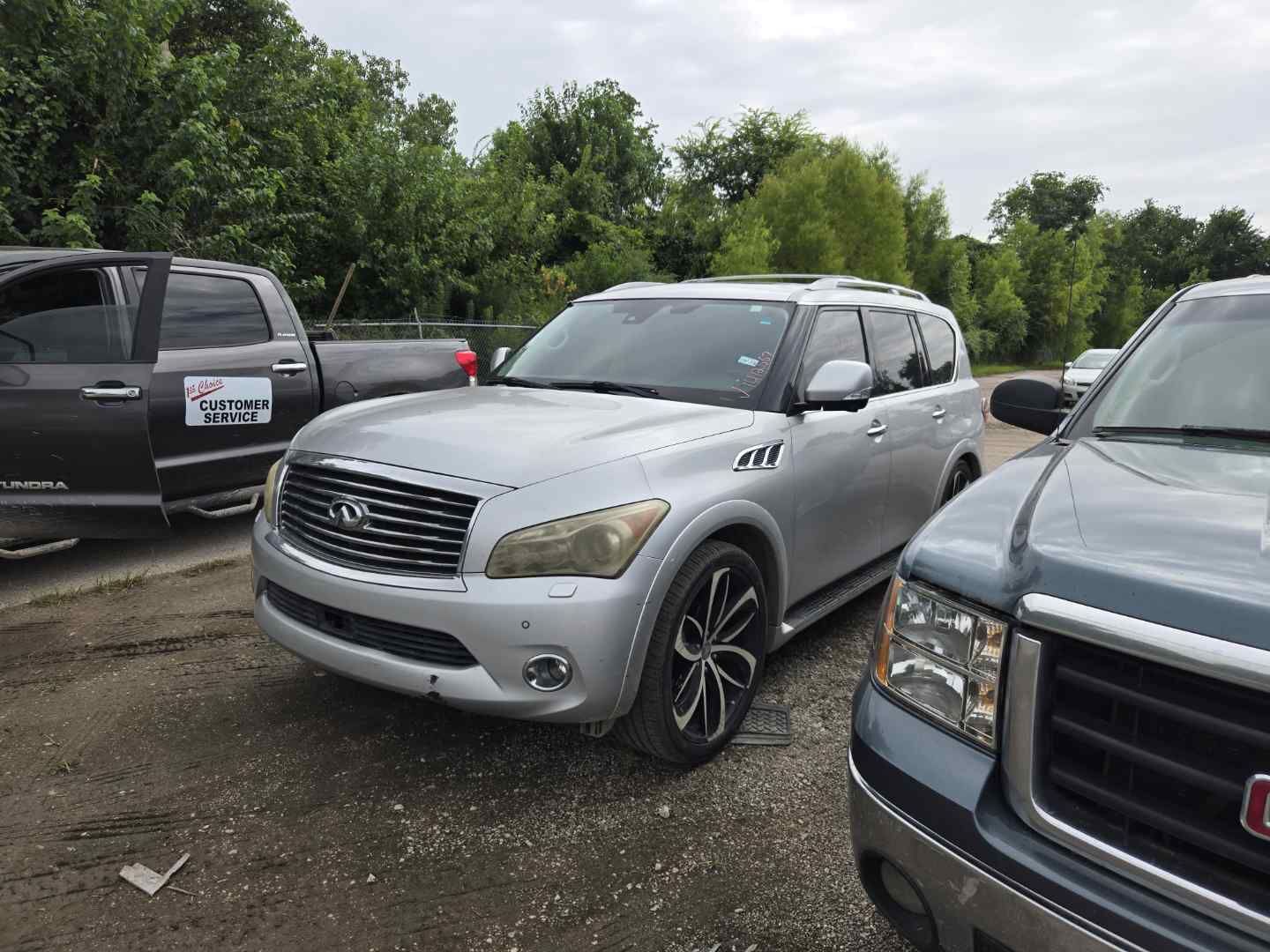 Infiniti QX56