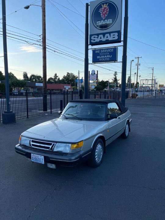 Saab 900