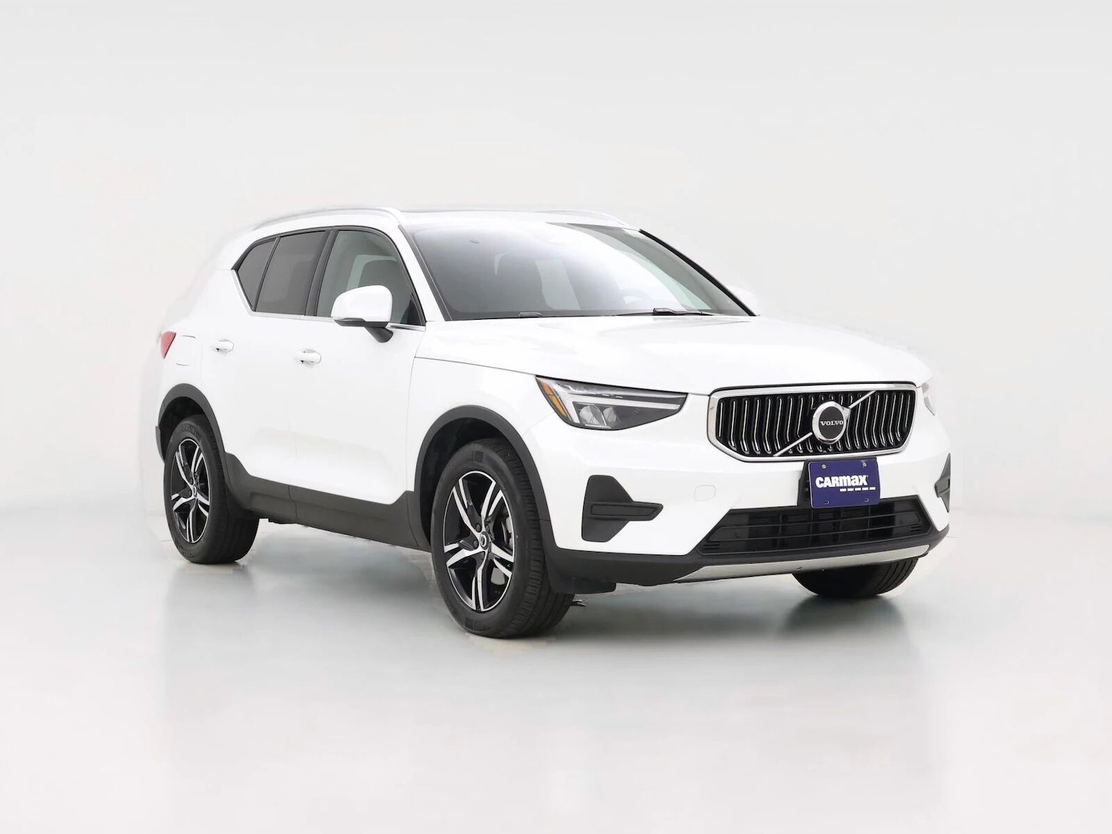 2025 VOLVO XC40