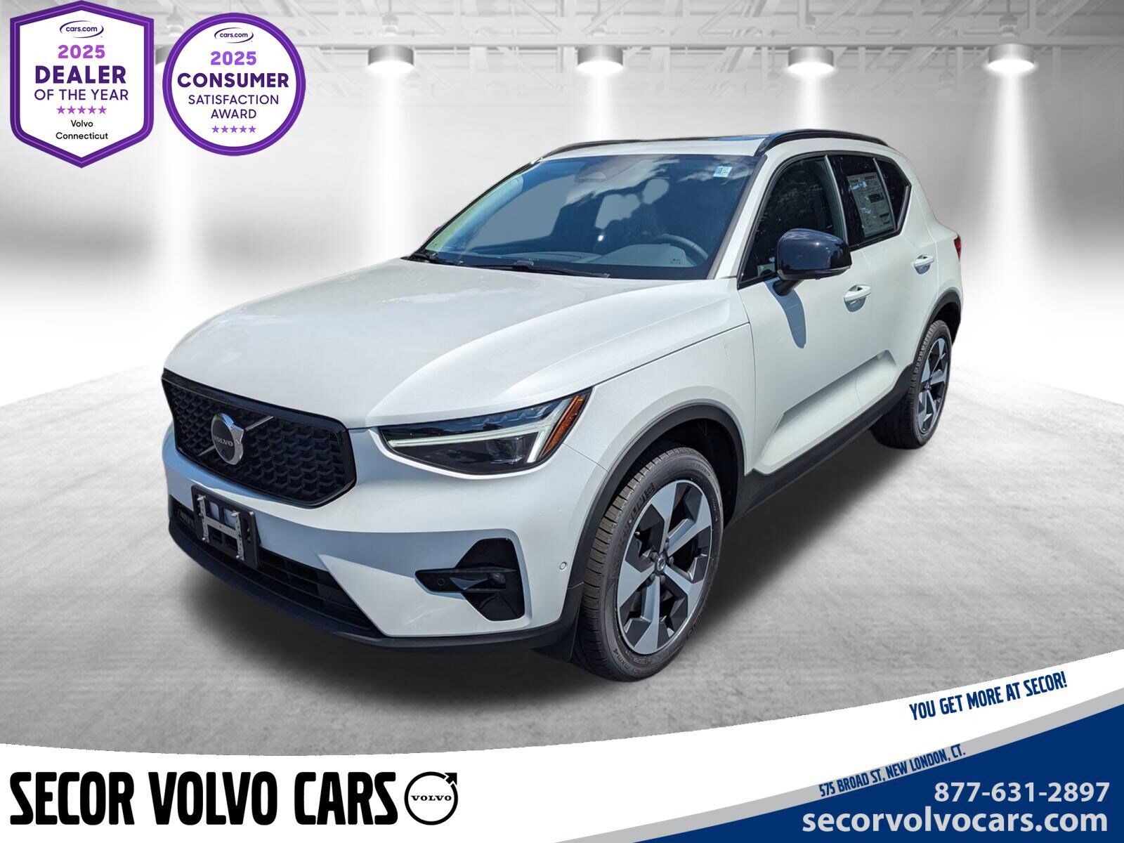2026 VOLVO XC40
