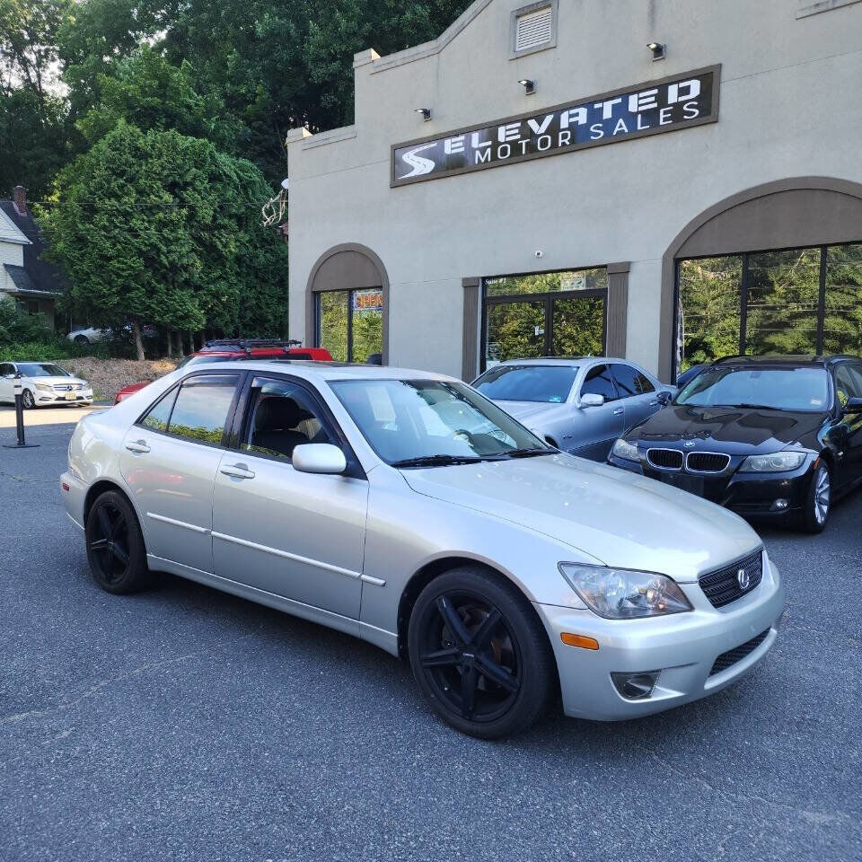 Lexus IS
