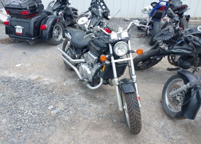 Honda VF750C (MAGNA)