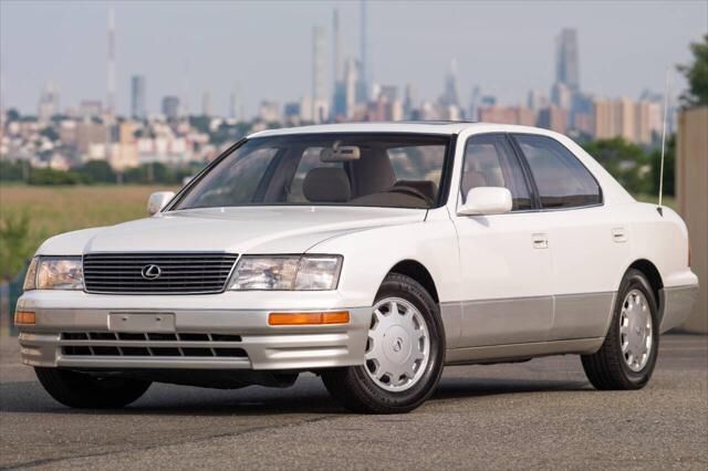 Lexus LS