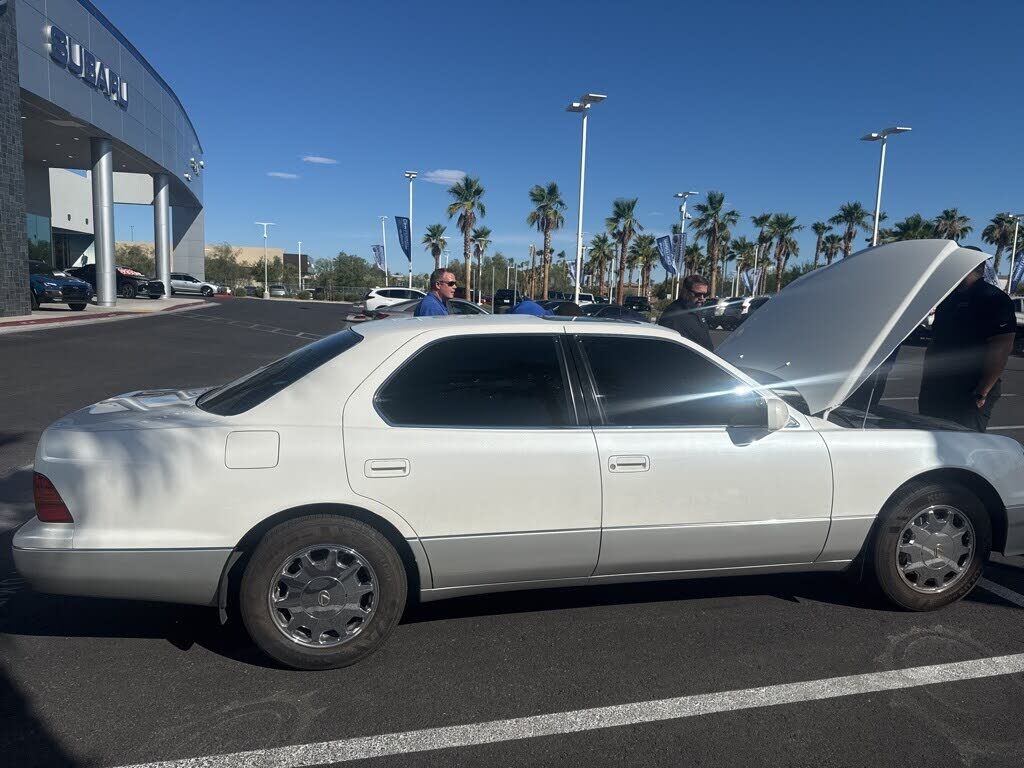 Lexus LS