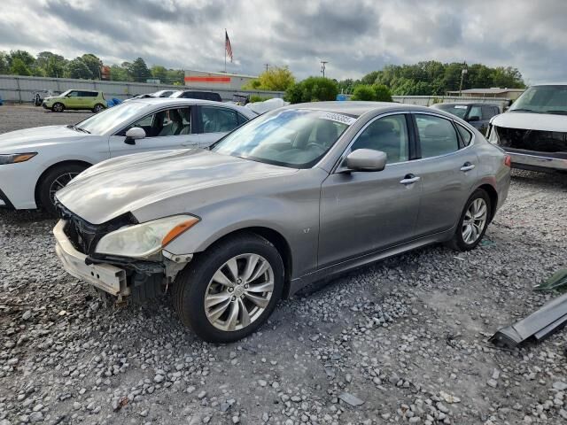 Infiniti Q70