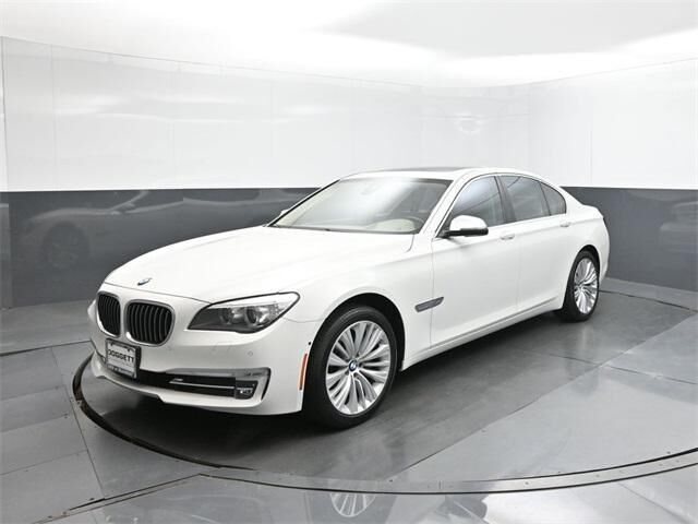 BMW 740i