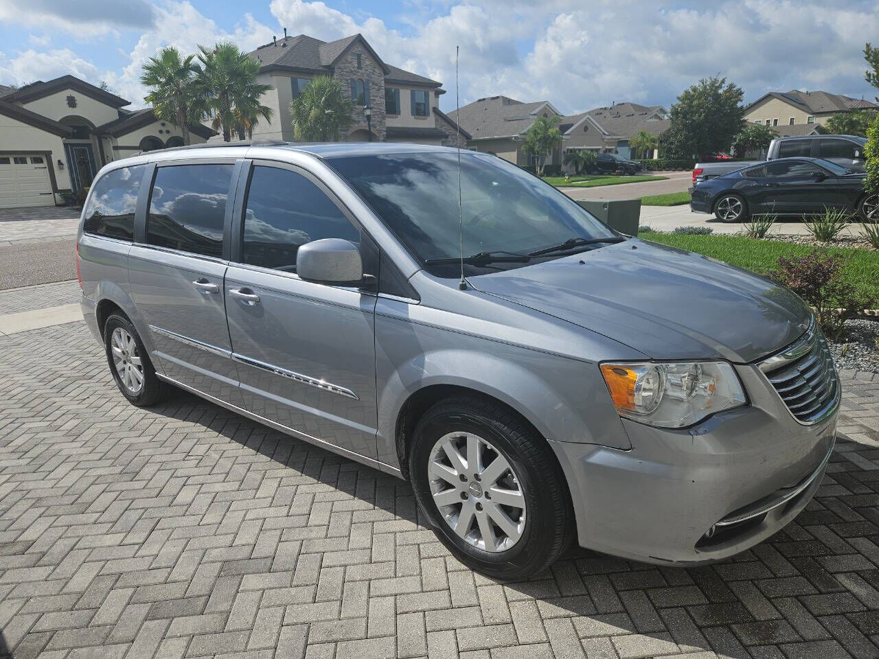 2016 CHRYSLER Town and Country