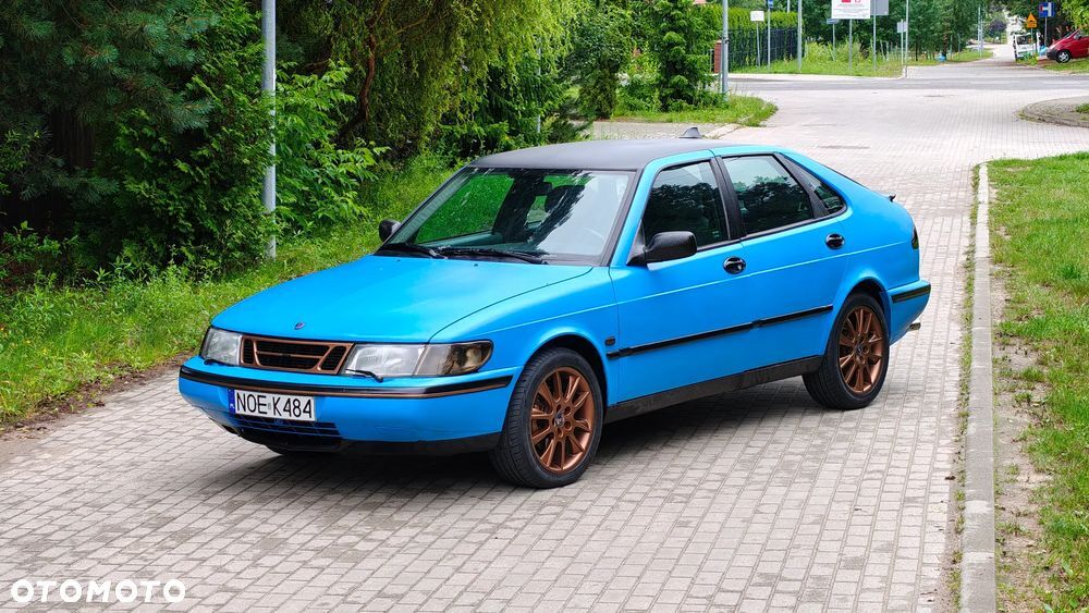 Saab 900