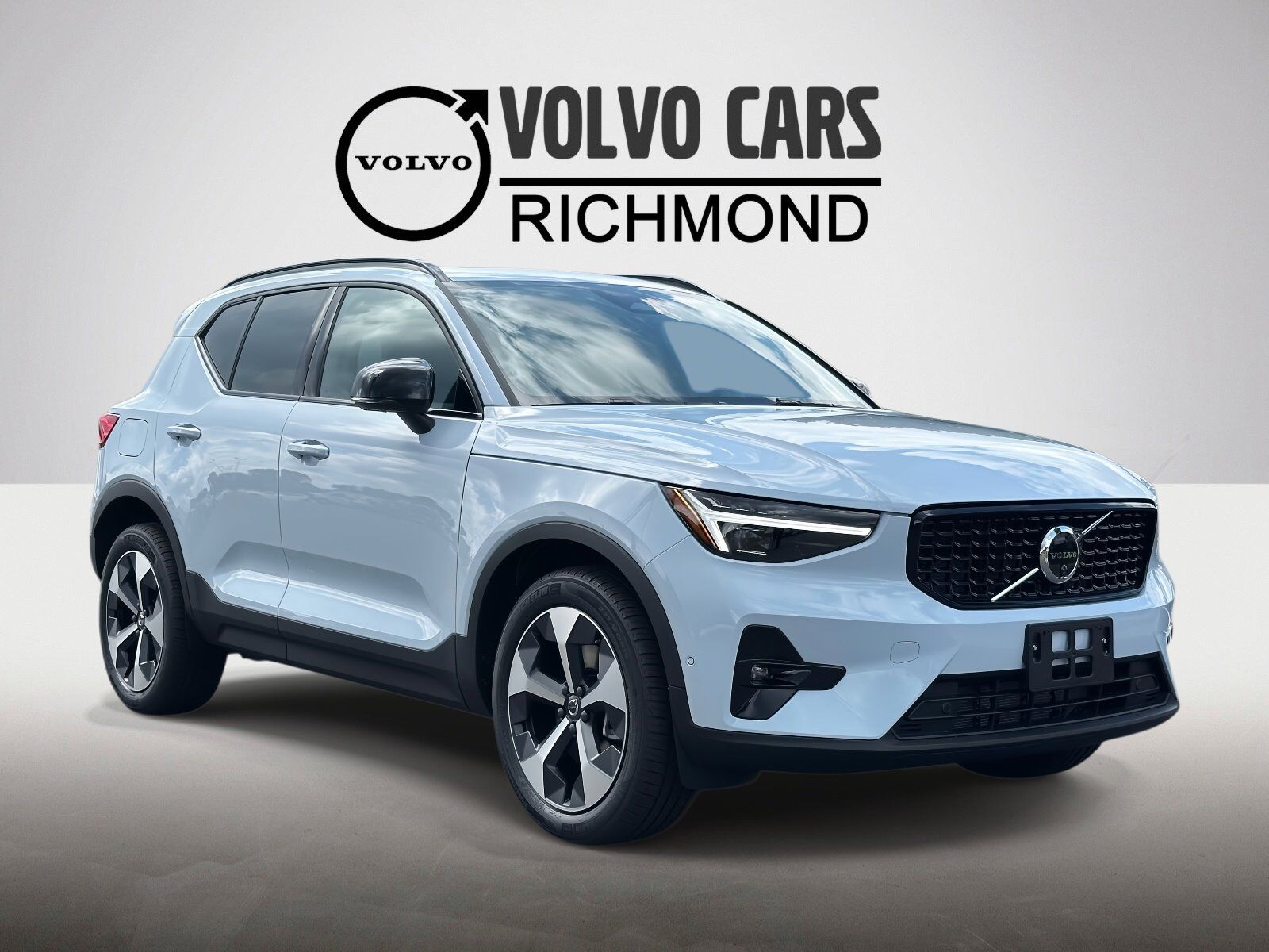 2026 VOLVO XC40