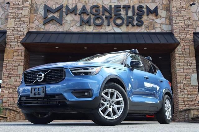 2021 VOLVO XC40