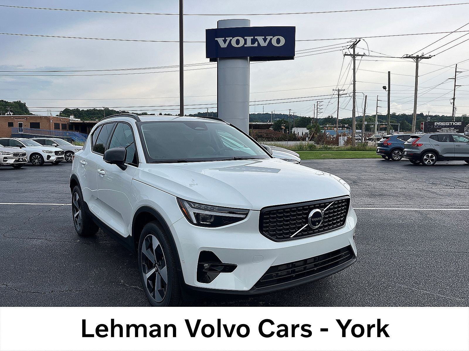 2026 VOLVO XC40