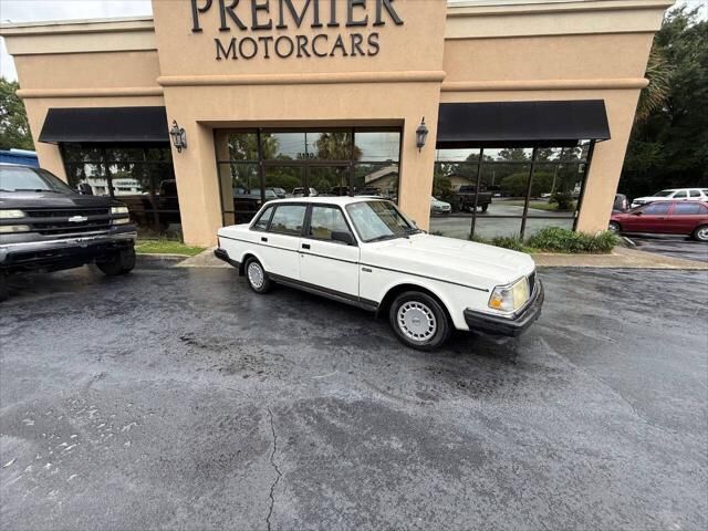 Volvo 240 Series