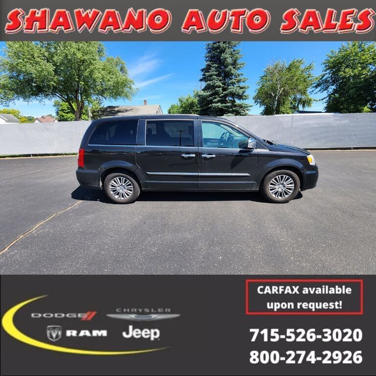 2014 CHRYSLER Town and Country