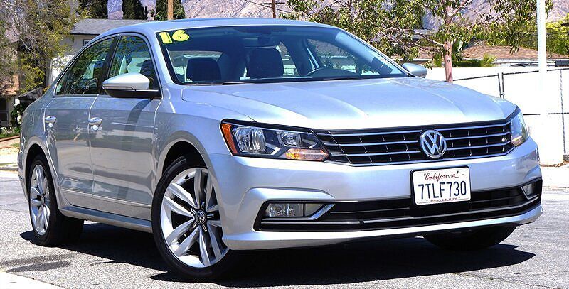 2016 VOLKSWAGEN Passat