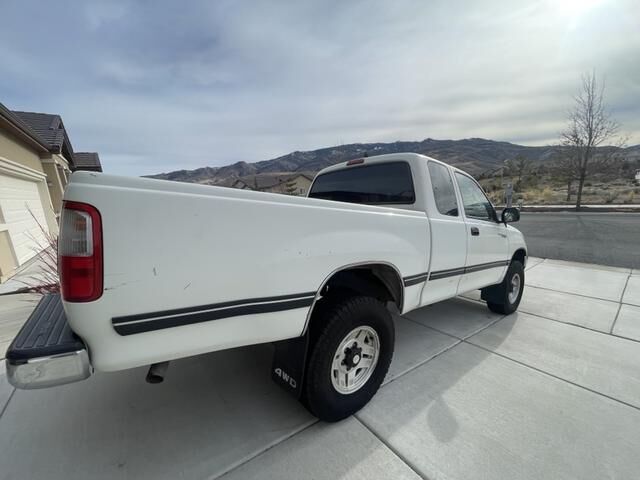 Toyota T100