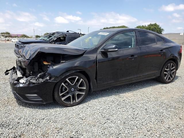 2017 VOLVO S60