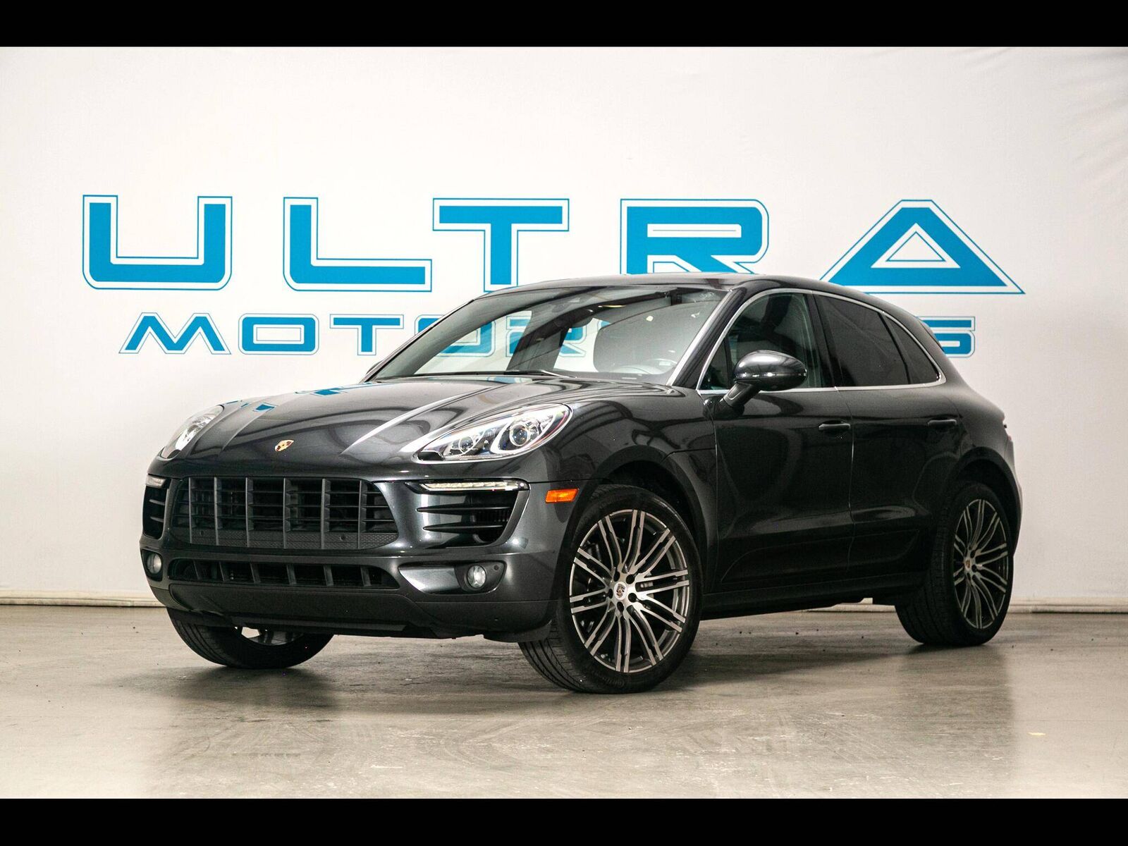 2017 PORSCHE Macan