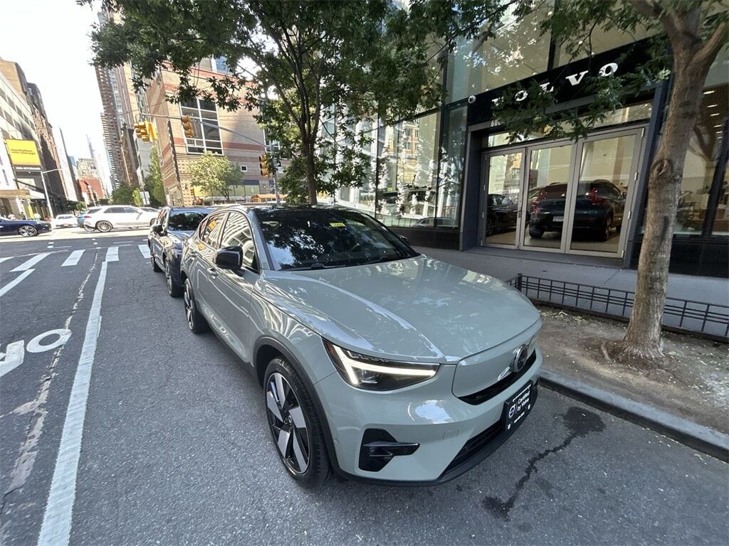 2024 VOLVO C40