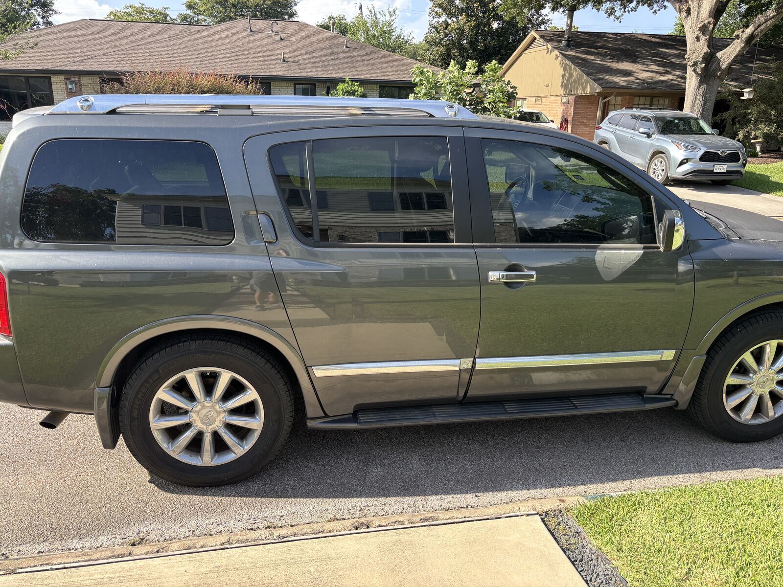 Infiniti QX56